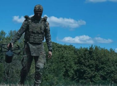A Ukrainian soldier carries an FPV drone.