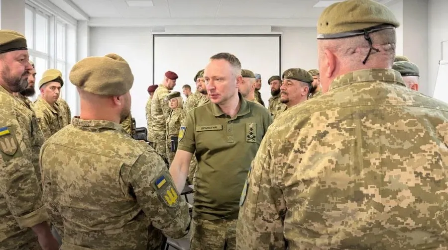 Ukrainian Commander-in-Chief Mykhailo Drapatyi met the senior sergeants. Source: Drapatyi