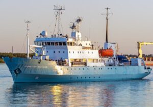 norway sent 69 stranded russians home kept ship under arrest ukraine · post professor molchanov russian expedition cruise owned russia's state weather monitoring agency cruisemapper 1681-f5441e84d27 (1) news ukrainian reports