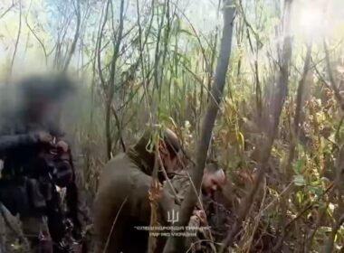 Ukrainian Bratstvo Battalion fighters capture a Russian serviceman on the dried-up bed of the Kakhovka Reservoir during counter-sabotage operations. October 2026. Screenshot: Defense Intelligence of Ukraine/Telegram